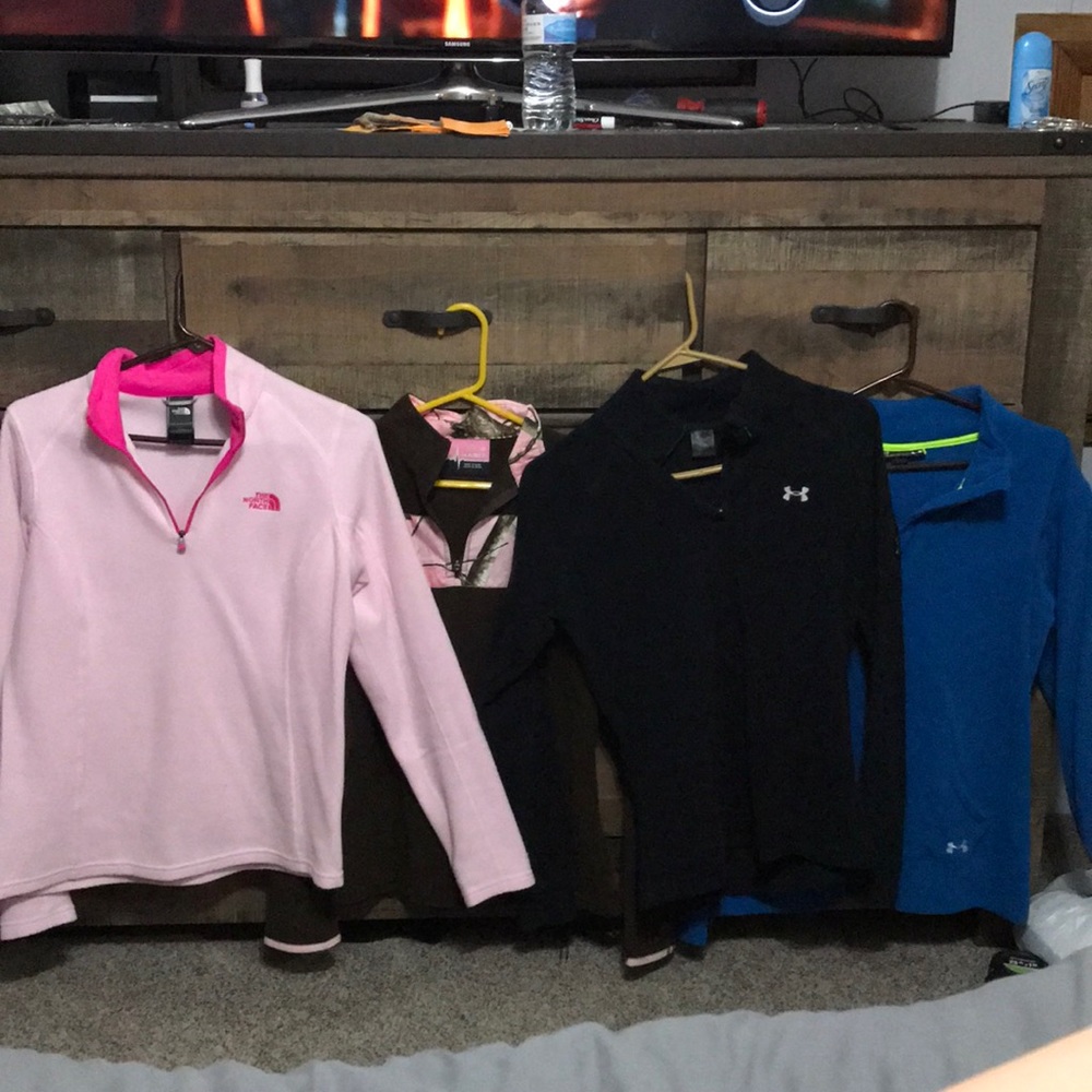 Fleece long sleeves Under Amour , North Face.